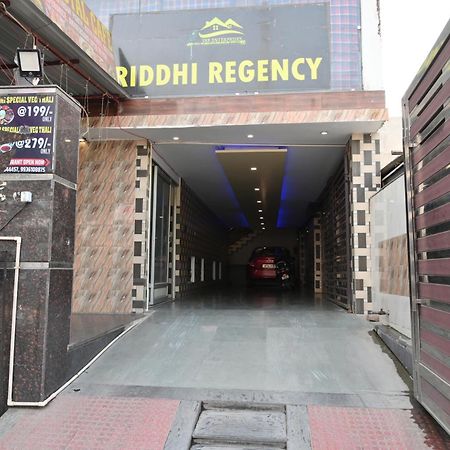 Hotel Riddhi Regency Λάκναου Εξωτερικό φωτογραφία