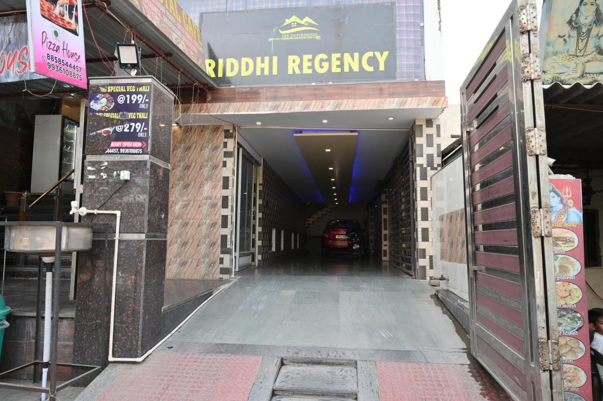 Hotel Riddhi Regency Λάκναου Εξωτερικό φωτογραφία