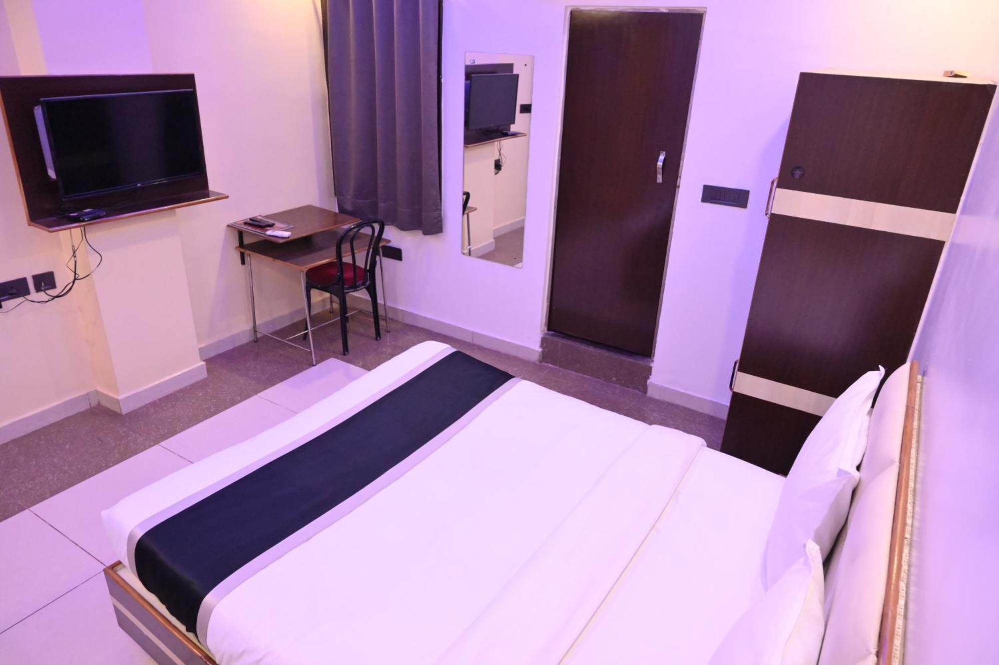 Hotel Riddhi Regency Λάκναου Εξωτερικό φωτογραφία