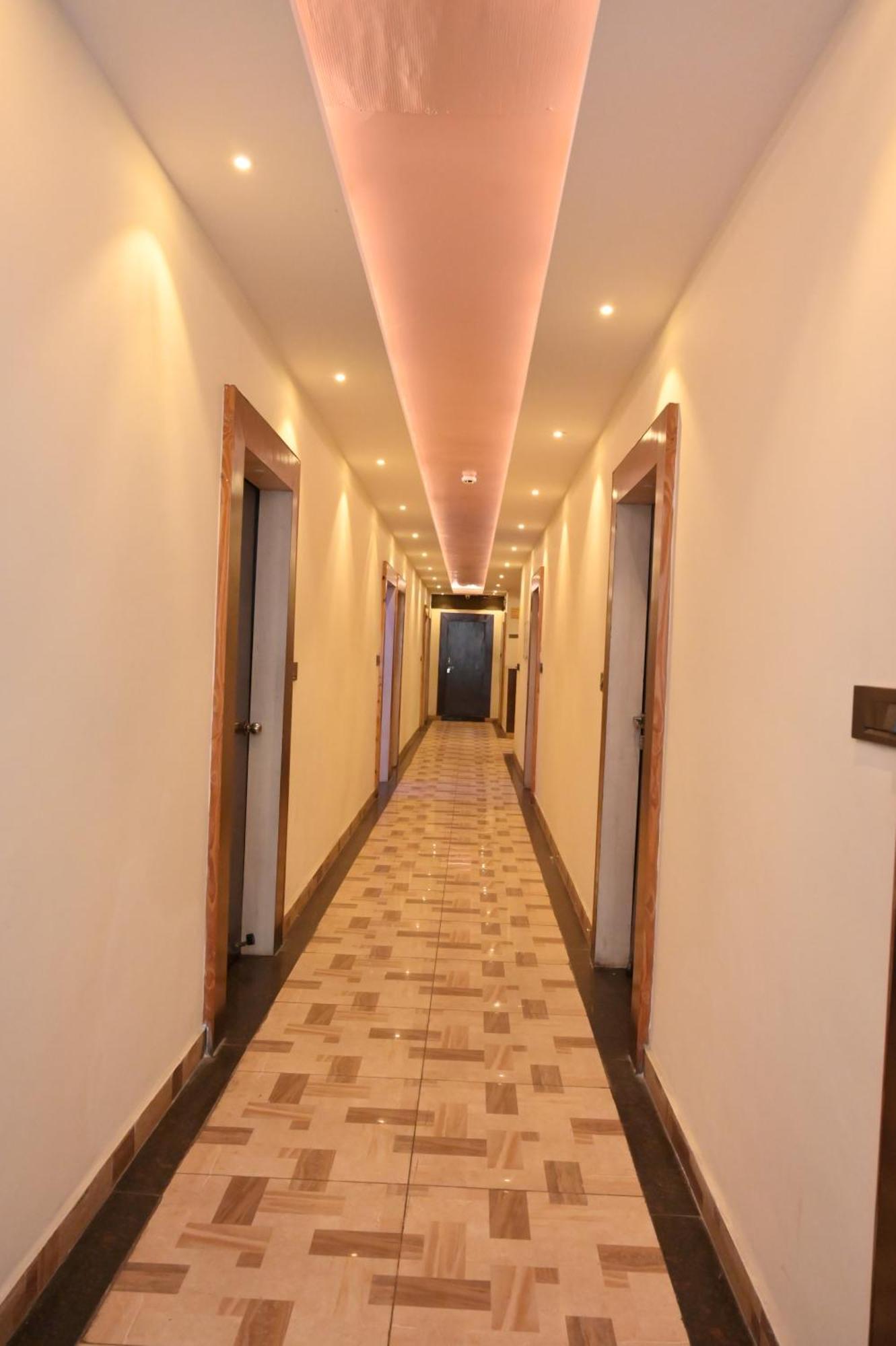 Hotel Riddhi Regency Λάκναου Εξωτερικό φωτογραφία