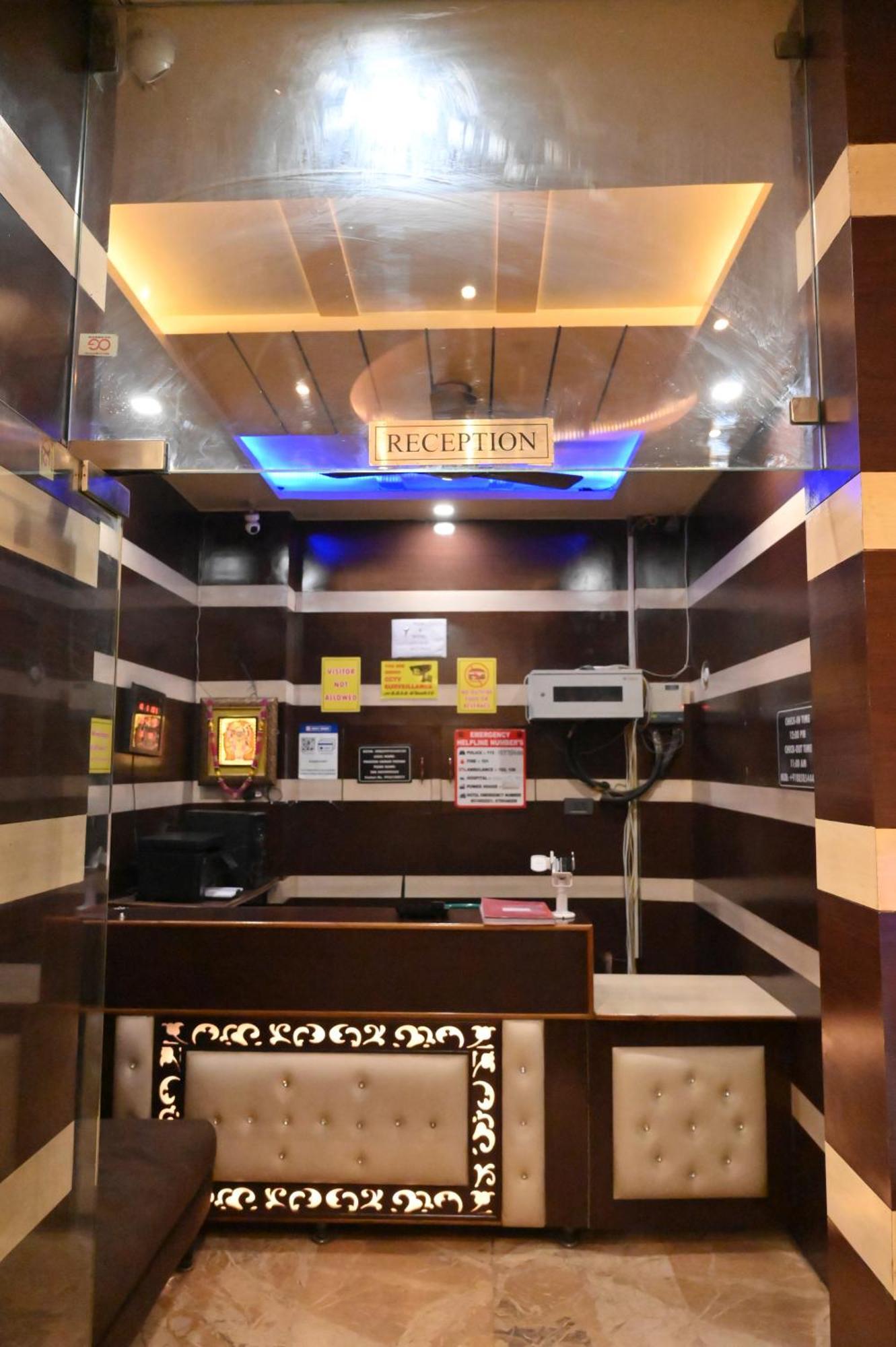 Hotel Riddhi Regency Λάκναου Εξωτερικό φωτογραφία