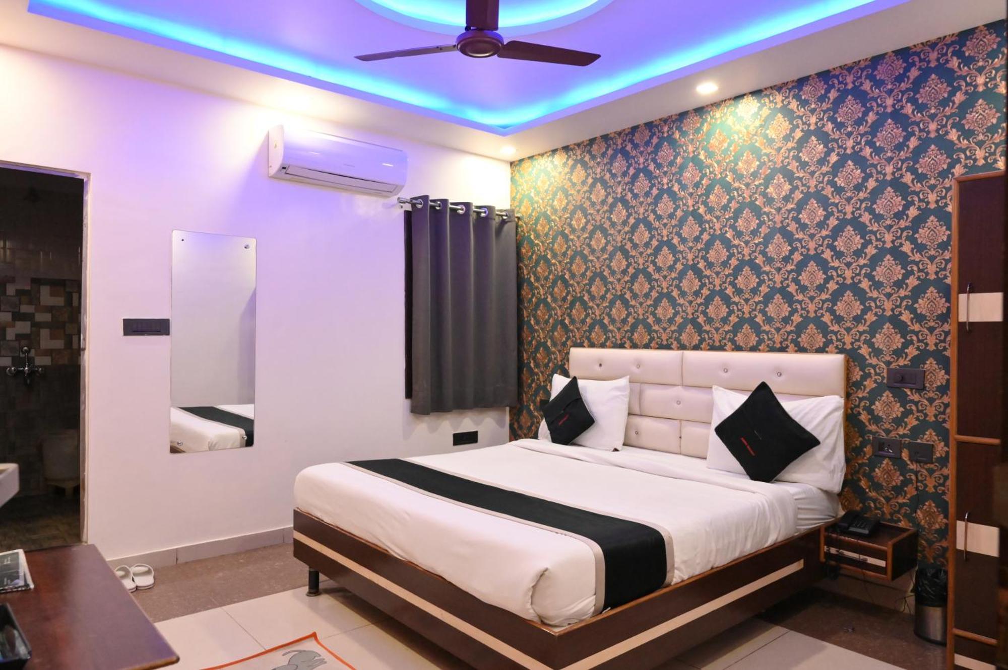Hotel Riddhi Regency Λάκναου Εξωτερικό φωτογραφία