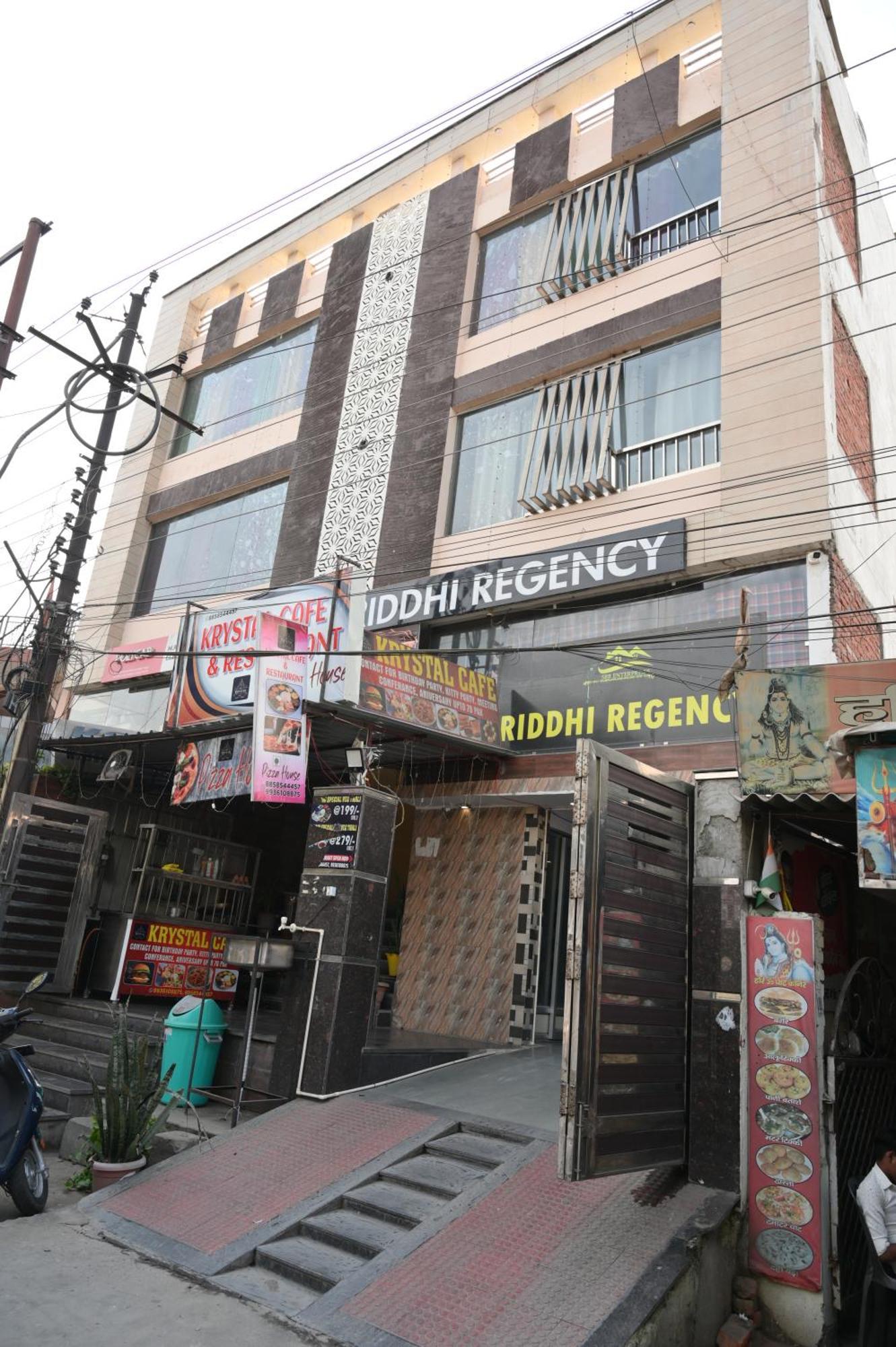 Hotel Riddhi Regency Λάκναου Εξωτερικό φωτογραφία