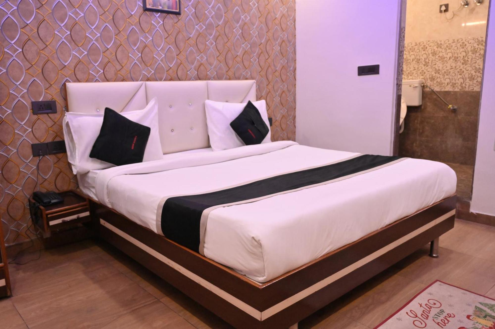 Hotel Riddhi Regency Λάκναου Εξωτερικό φωτογραφία