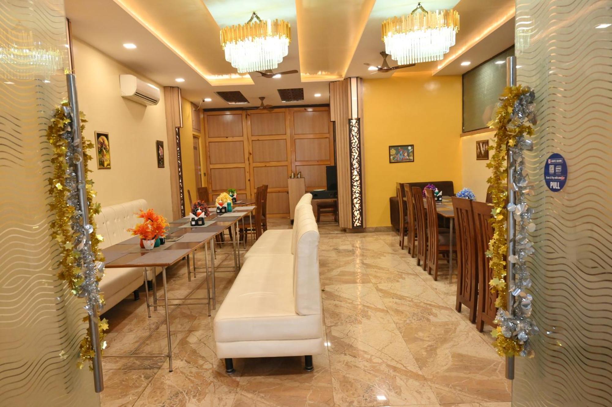 Hotel Riddhi Regency Λάκναου Εξωτερικό φωτογραφία