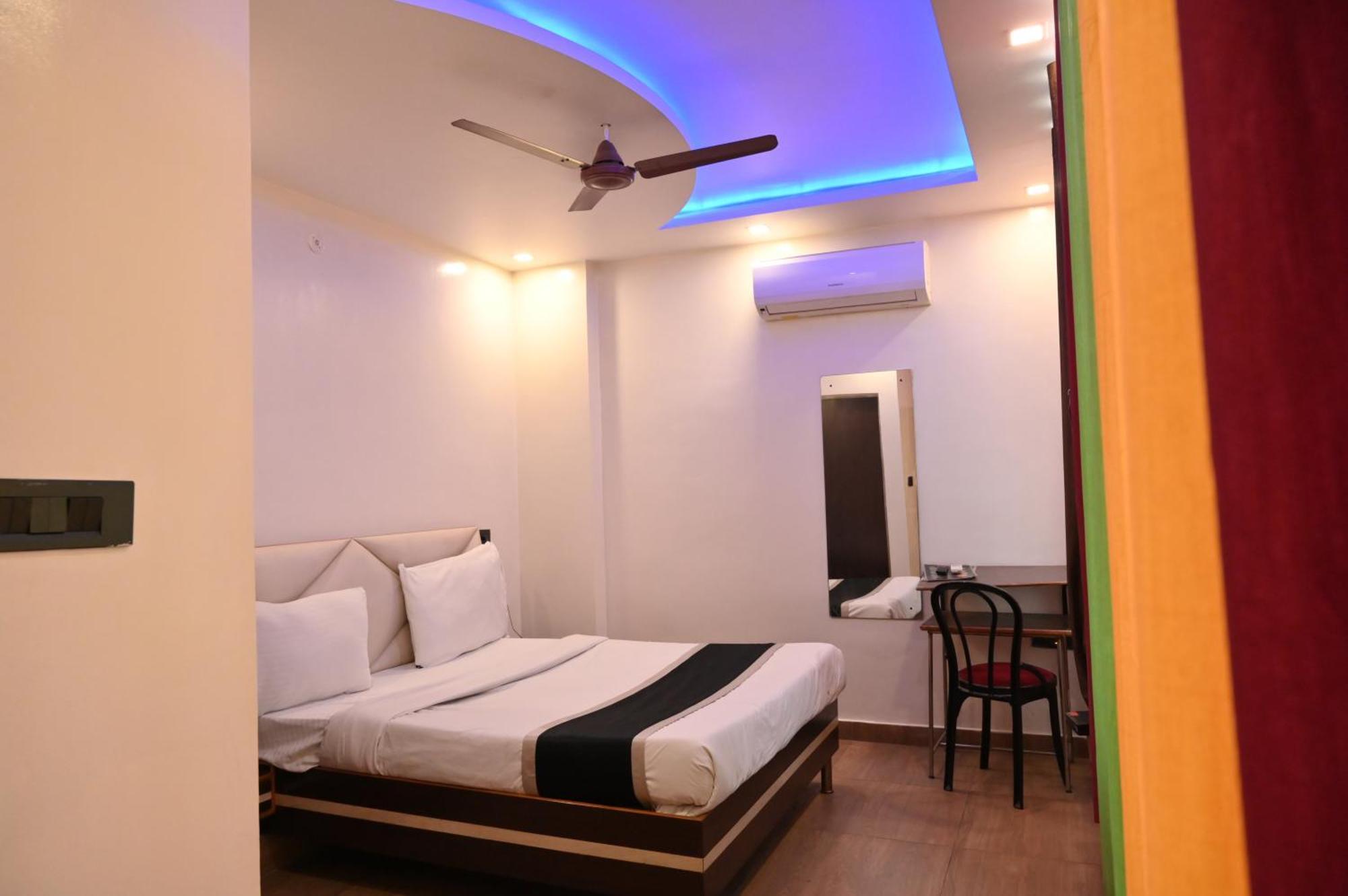 Hotel Riddhi Regency Λάκναου Εξωτερικό φωτογραφία